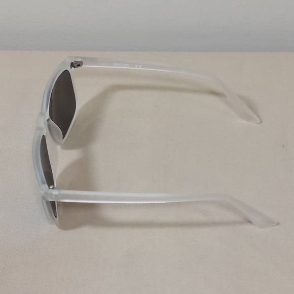 Kenneth Cole Reaction Men's Sunglasses Matte Clear Rectangular Shape KC1358 26X - Picture 6 of 8